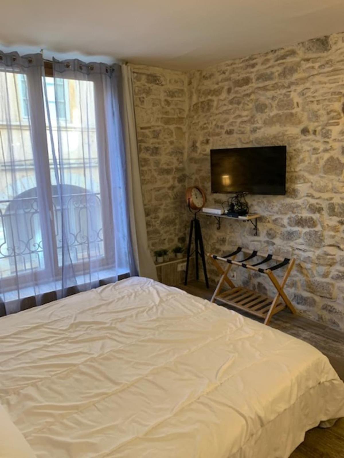 Studio With Exposed Stone Vieux Lyon 리옹 외부 사진