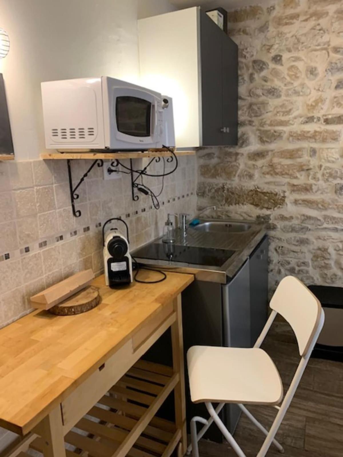 Studio With Exposed Stone Vieux Lyon 리옹 외부 사진