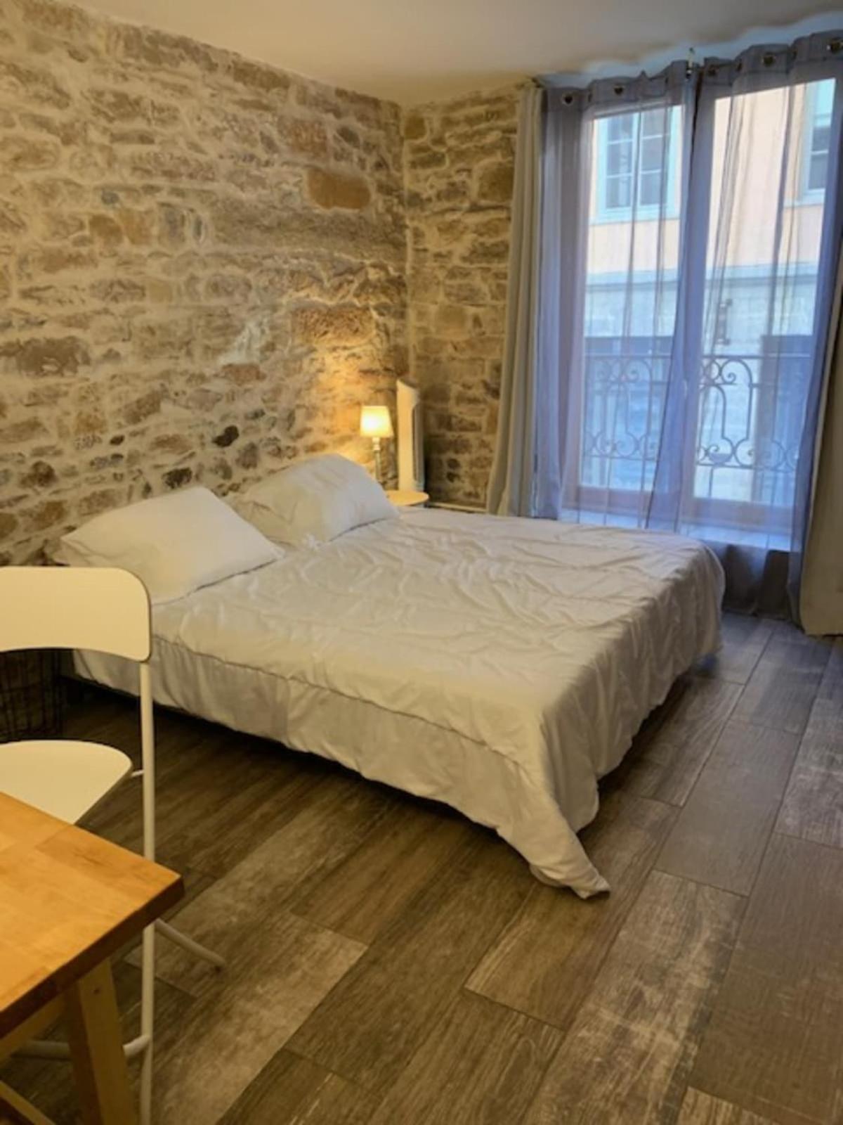 Studio With Exposed Stone Vieux Lyon 리옹 외부 사진